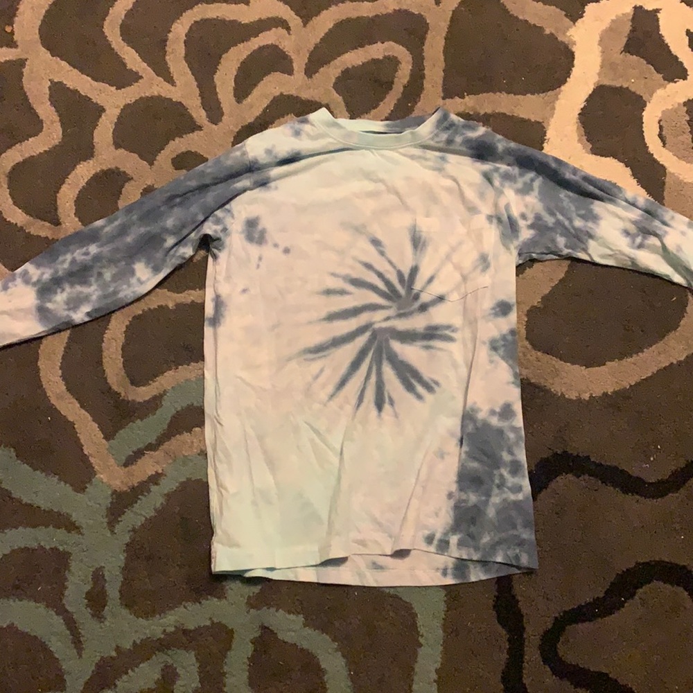 small-blue and light green tye dye ling sleeve.